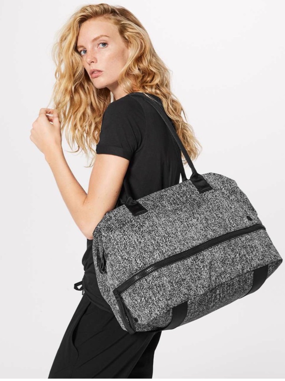 Lululemon Go Lightly Duffel Bag *Flaw* READ DETAILS